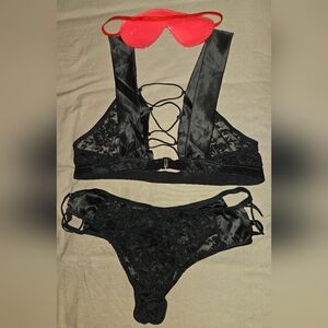 Frederick's of Hollywood Black Lace Bra Set with Red Eye Mask